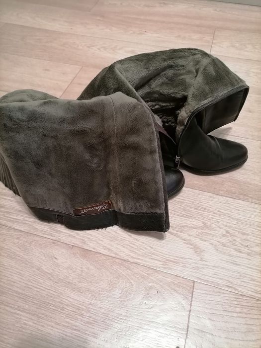 Продам зимние кожаные сапоги