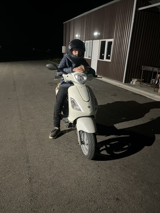 Vand scuter piaggio 125,cu acte!!