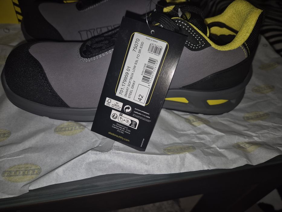 Нови работни обувки с кутия