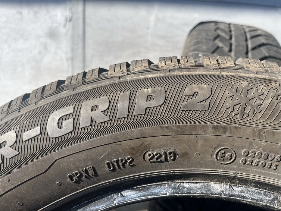 2 бр. зимни гуми 205/60/16 Semperit DOT 2219 6 mm