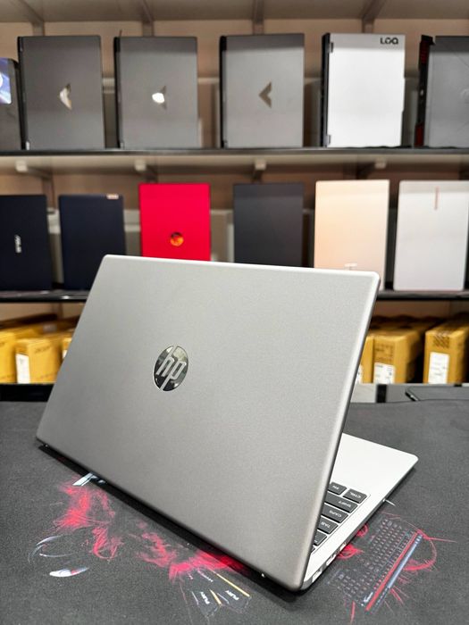 Hp Laptop 250 G10
Intel Core i5-1334
DDR 4 / 8 GB ram
Ssd 512 Gb Nvme