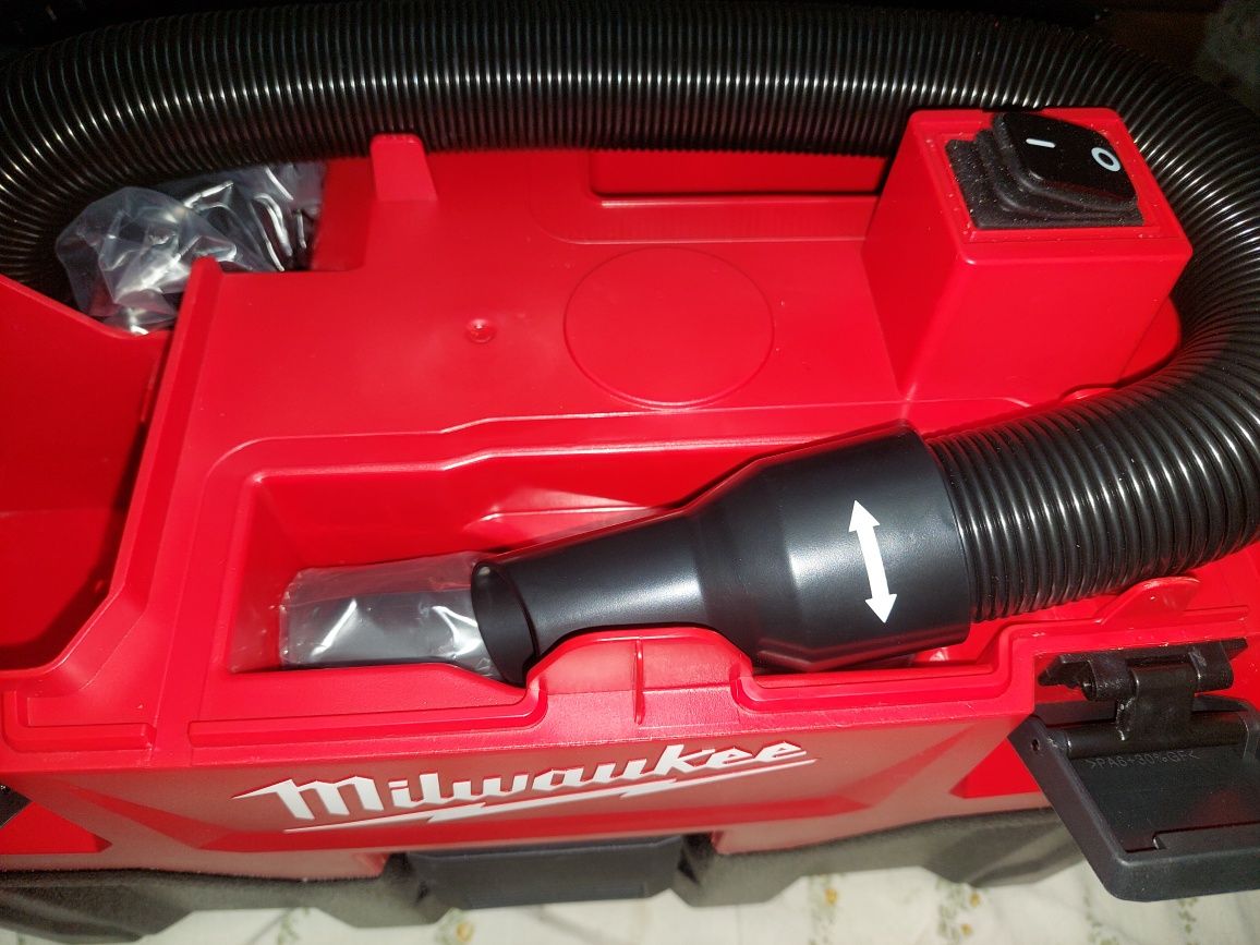 milwaukee aspirator si șoricel 2025 pe accumulatori m 18