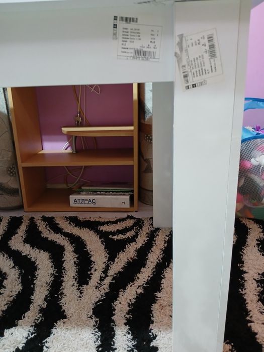 Трапезна маса. Бял лак.