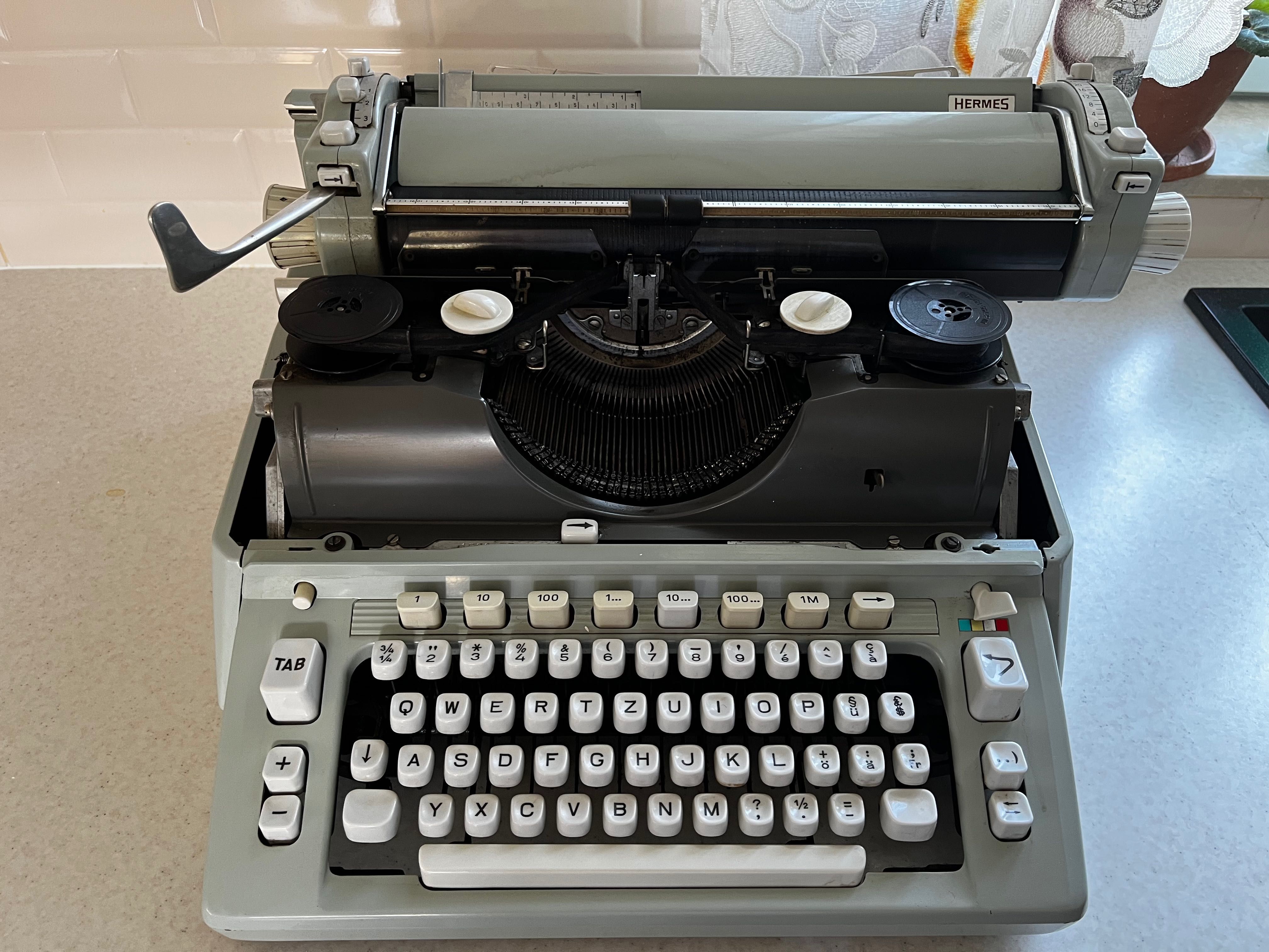 Vând masina de scris