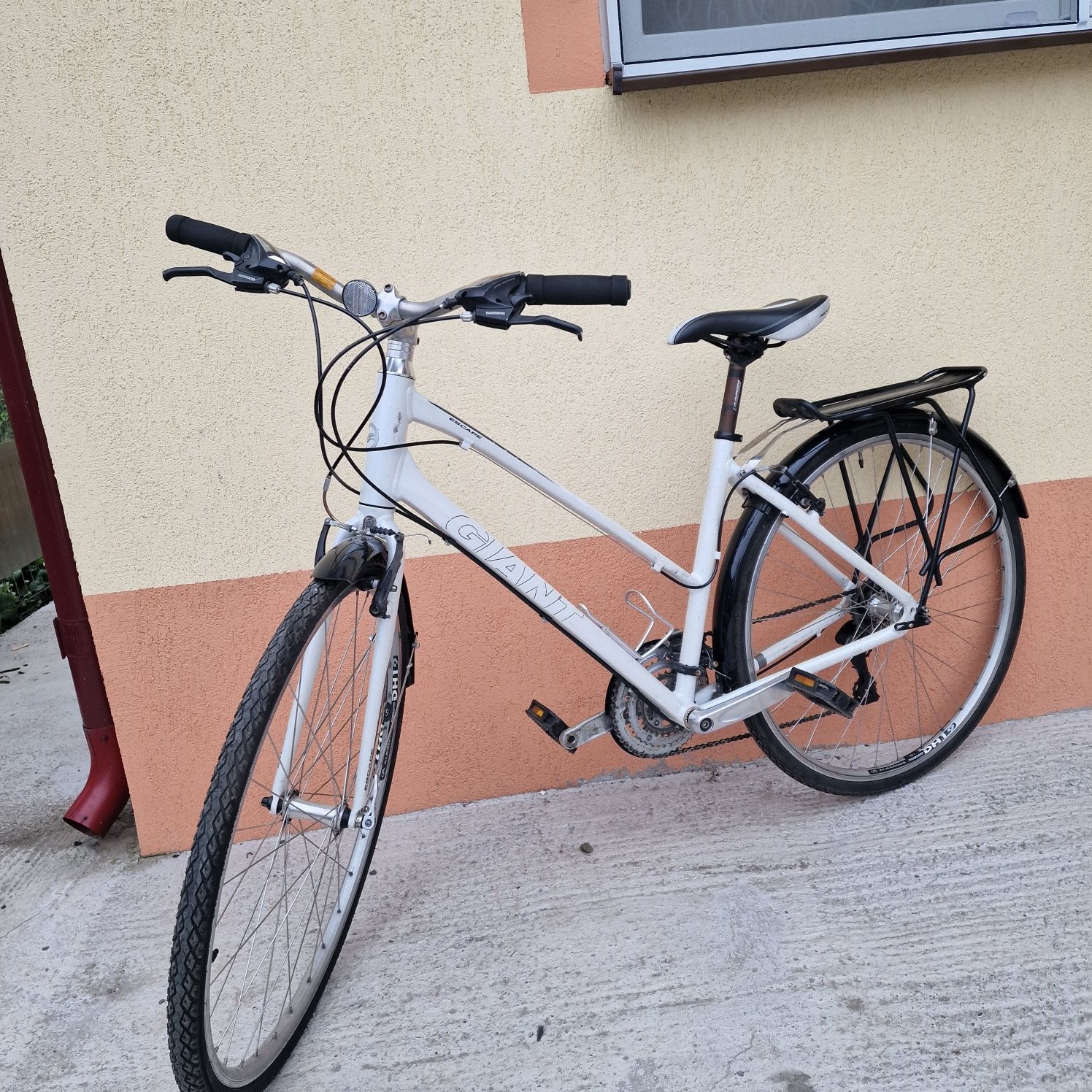 Bicicleta giant cadrul din aluminiu dimensiune roți  28"