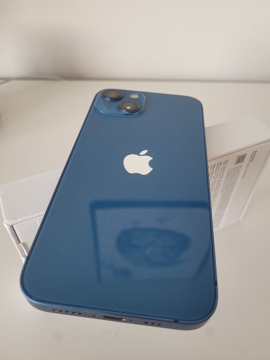 iPhone 13 син, перфектен + подарък