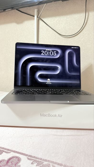 MacBook Air M2 8 GB