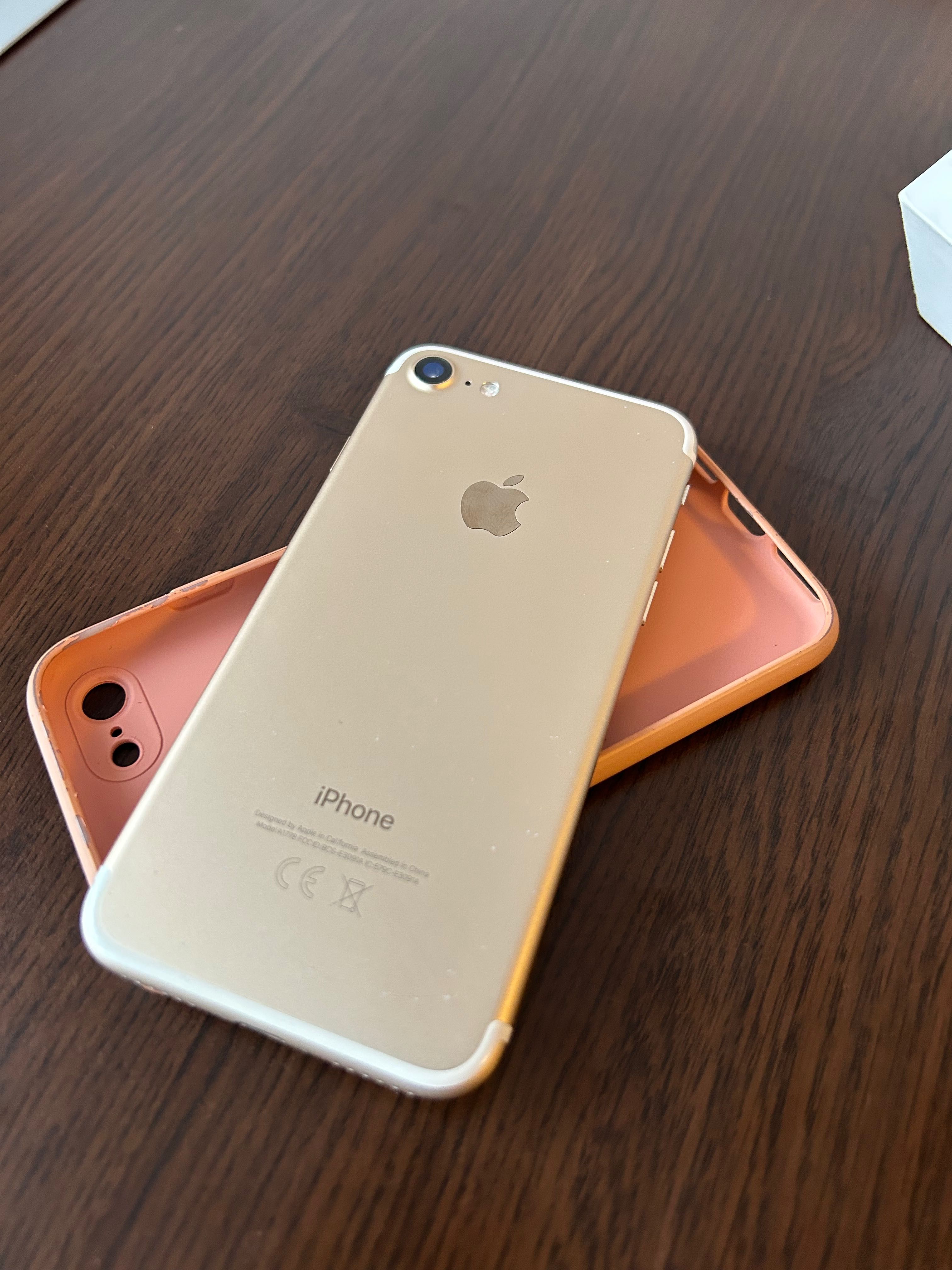 iPhone 7 Gold up