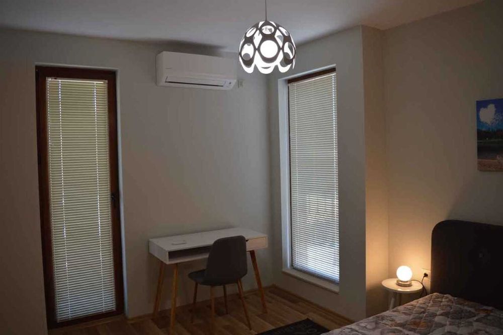 Тристаен апартамент във Въстанически