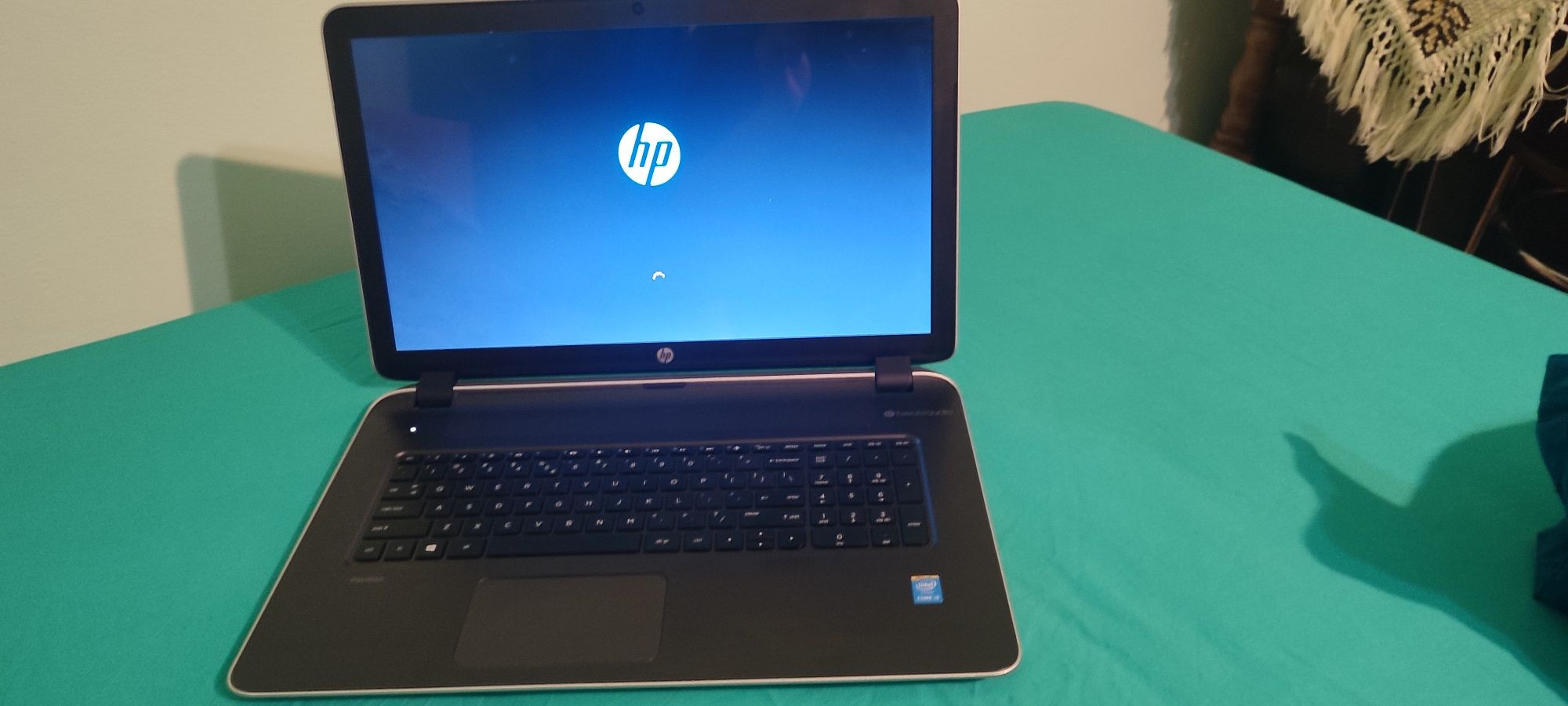 Laptop HP pavilion 17 inch intel i3