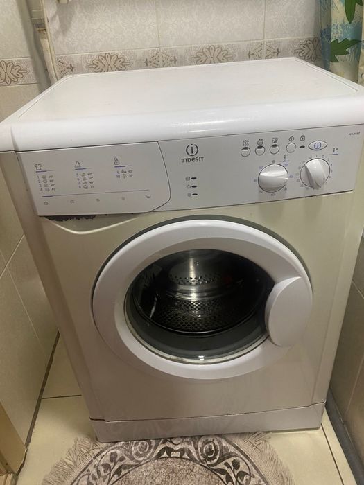 Стиральная машины в рабочем состояний.        .