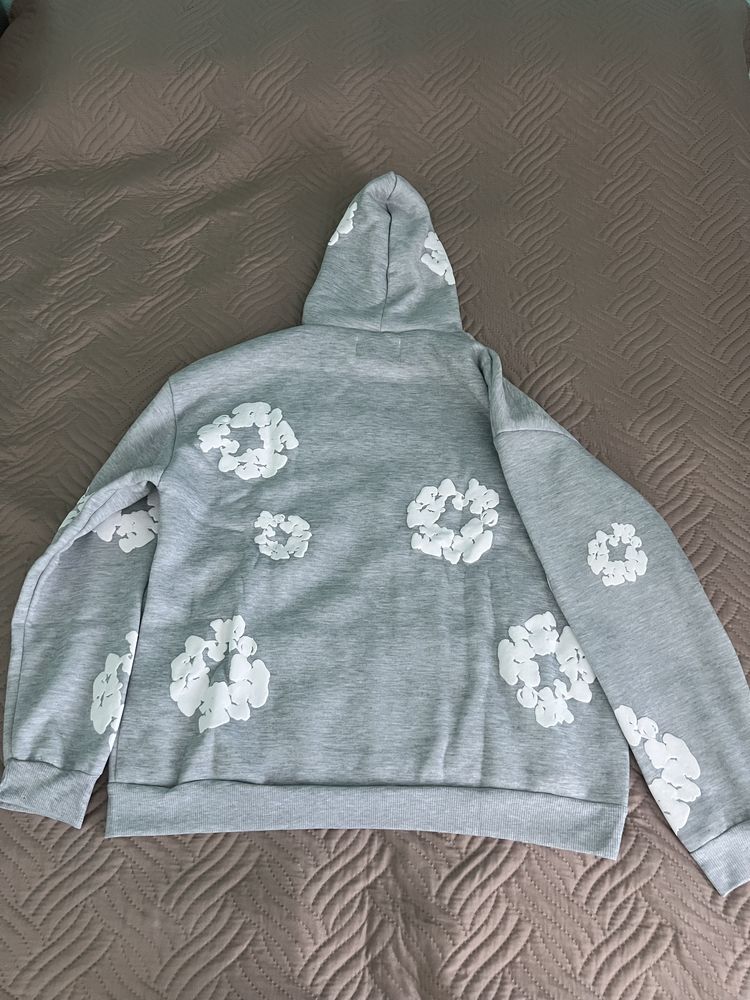 Denim Tears екип и сив суитчер