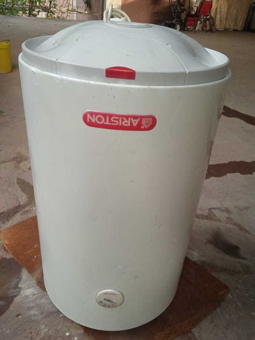 Продаётся водонагреватель Аристон 80 лит в отличном рабочем состоянии,