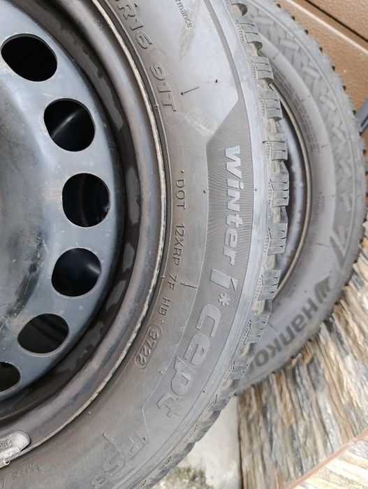 Set 4 anvelope de iarnă cu jante 205/55/R16 Hankook