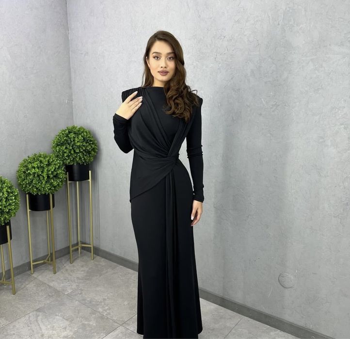 Әдемі ұзын кешкі көйлек