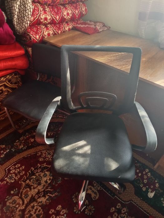 Ofisni stol va stular