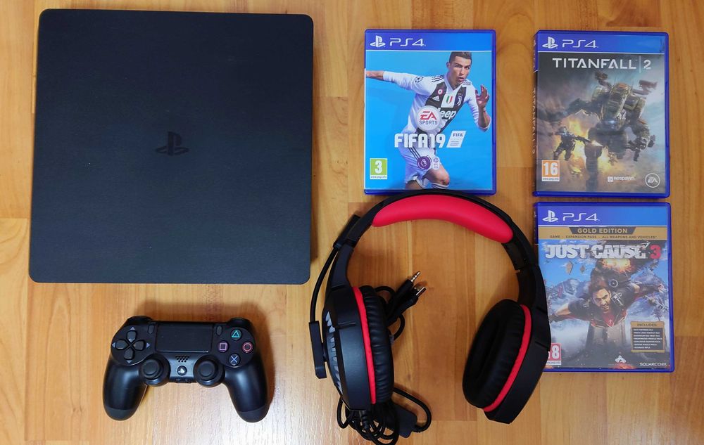 [ PS4 > PlayStation 4 Slim с джойстик, 3 игри и слушалки