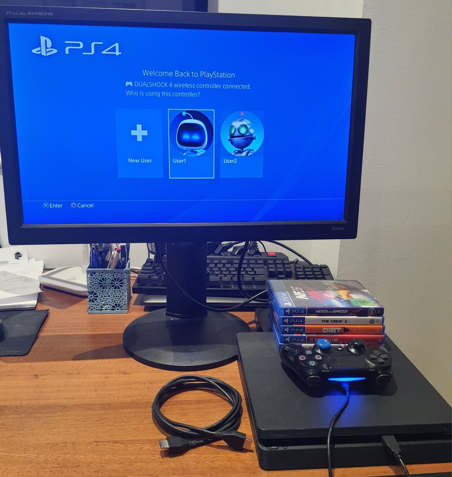 PS4 slim utilizat, SSD 500Gb nou cu o manetă și 5 jocuri