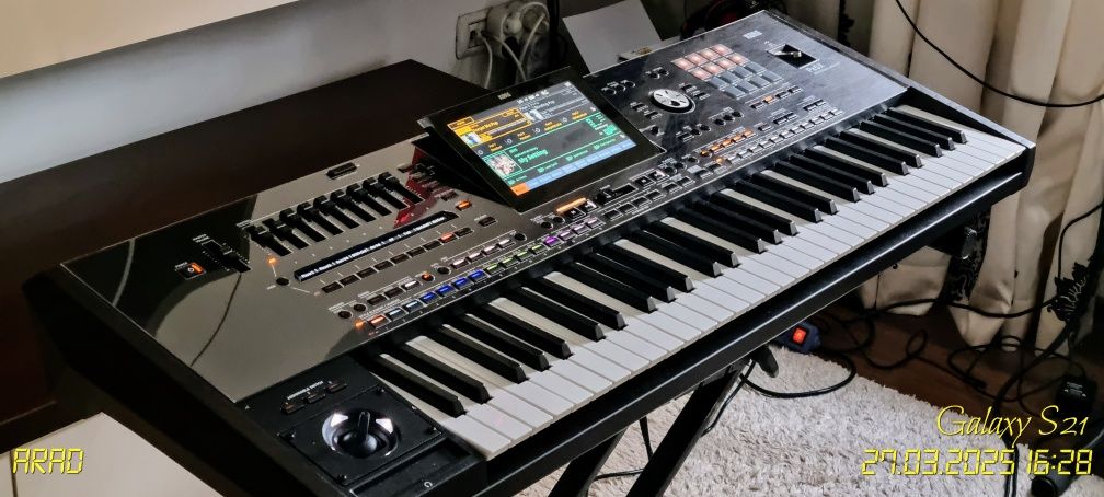 Vând orgă nouă Korg Pa 5x cu accesorii