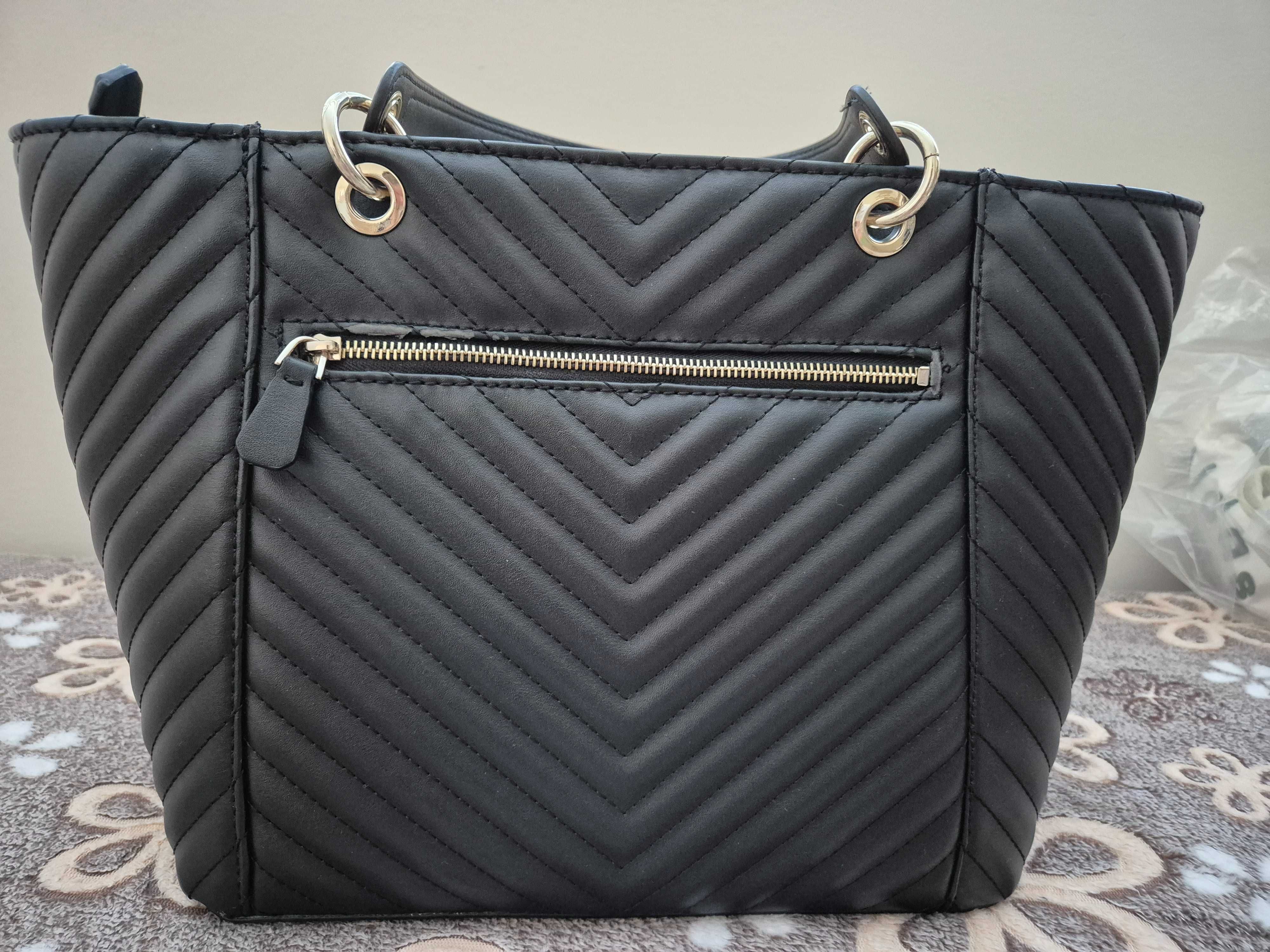 Чанта  от  Guess