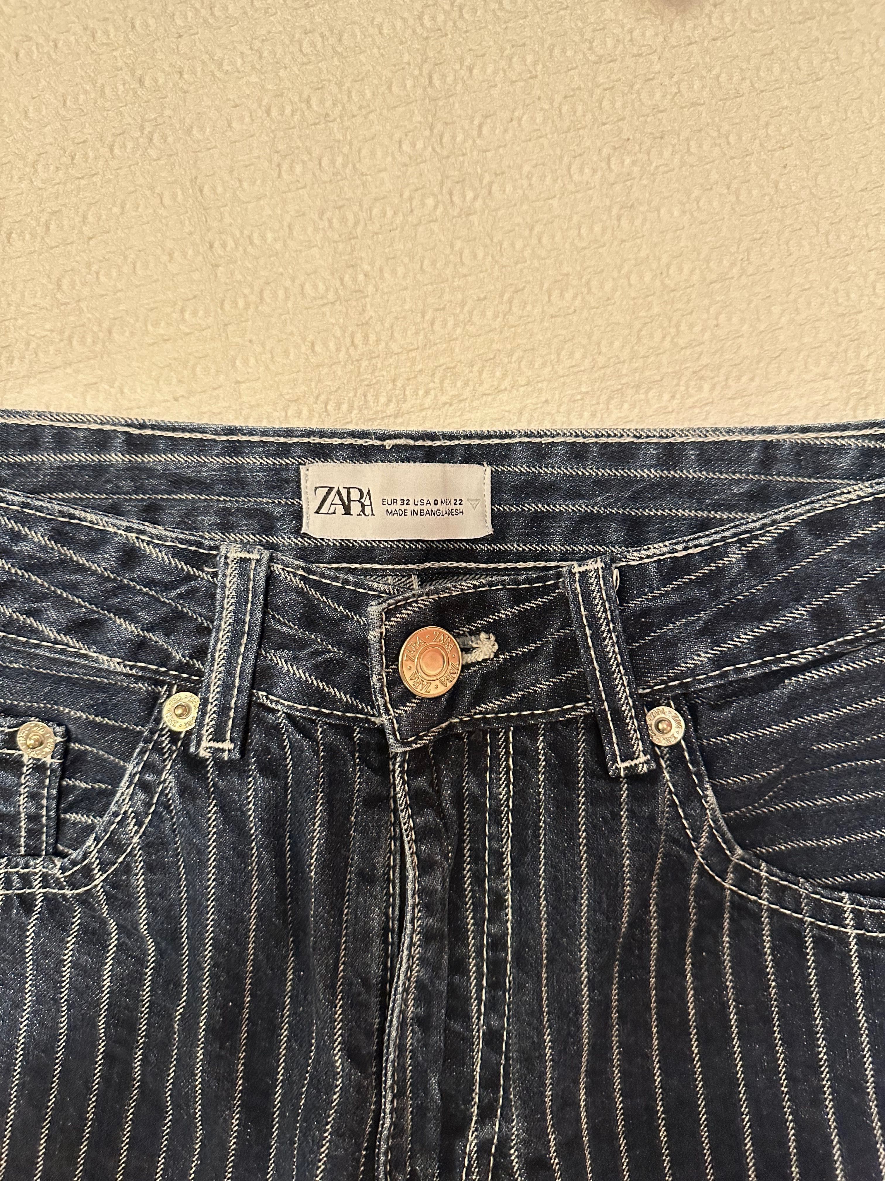 Стилен комплект от корсет и дънки Zara