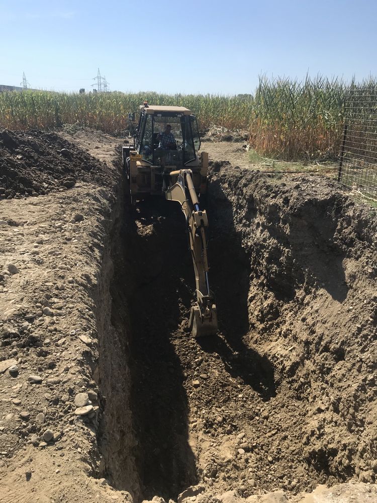 Utilaje de inchiriat: autogreder, buldoexcavator, camion