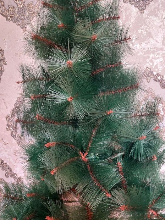 1 yarim metrlik yangi yil archasi sotiladi xolati yangi alo darajada