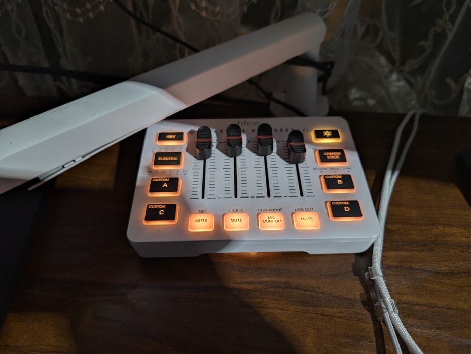 Fifine TAM8[Microphone AM8 &  BM88]+Fifine Ampligame SC3