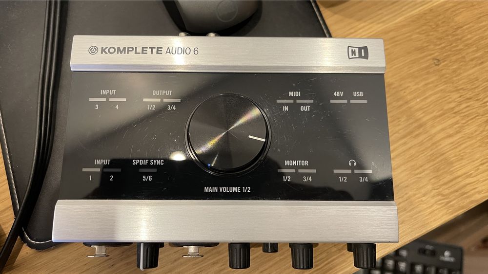Native Instruments Komplete Audio 6 саунд карта звукова карта USB