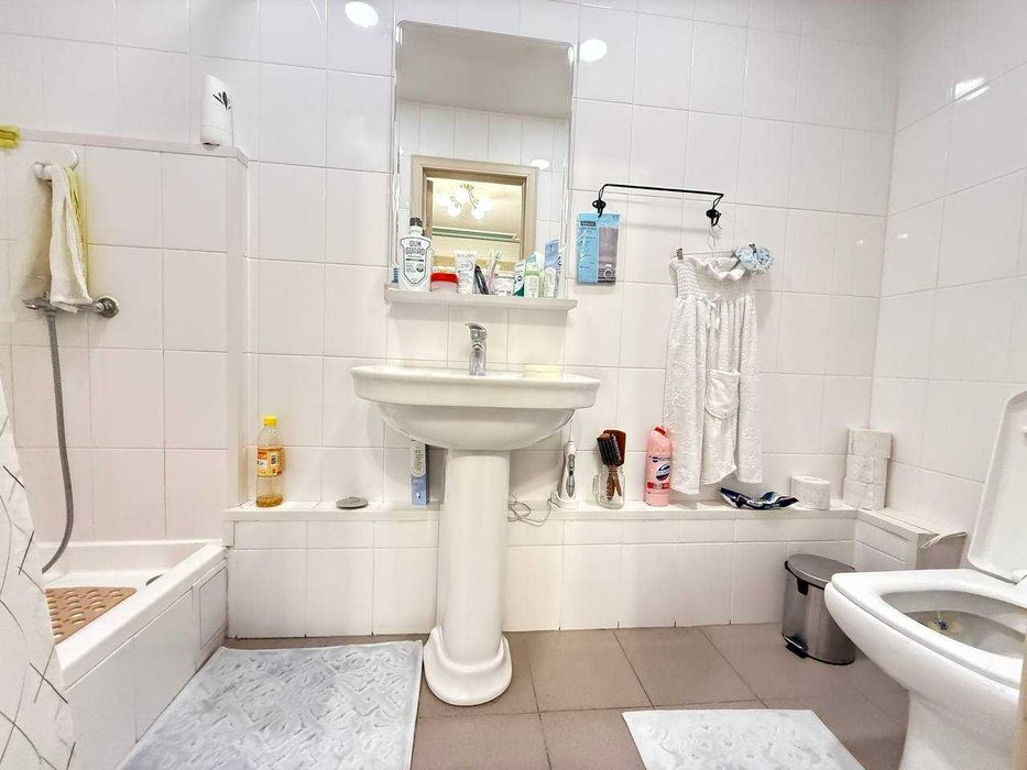 4-х комнатная квартира на Ойбеке с арендатором за 1550 у.е. ID: 4467