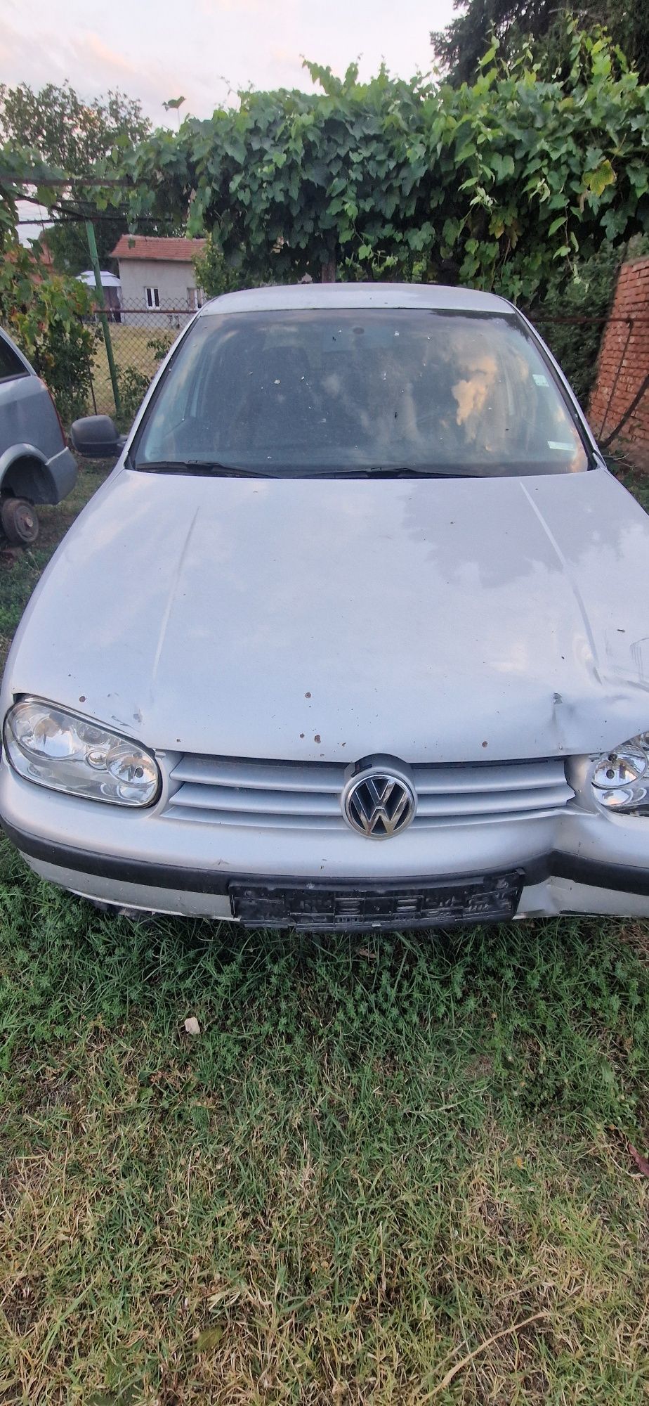 Продавам Volkswagen golf 4 1.9 TDI 90к.с. на части