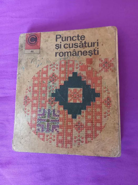 Carte ,, Puncte şi cusături româneşti ,,.