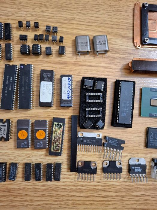 Procesoare INTEL Circuite Integrate Memori SRAM Volatile si Nonvolatil