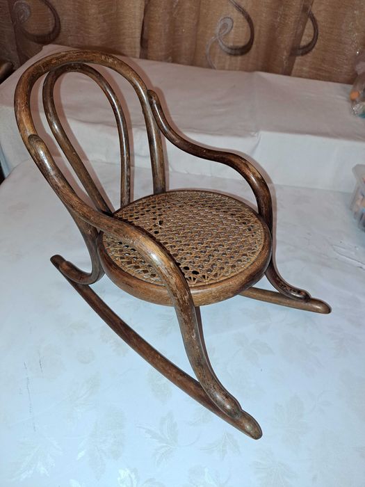 balansoar lemn papusi vechi stil Thonet