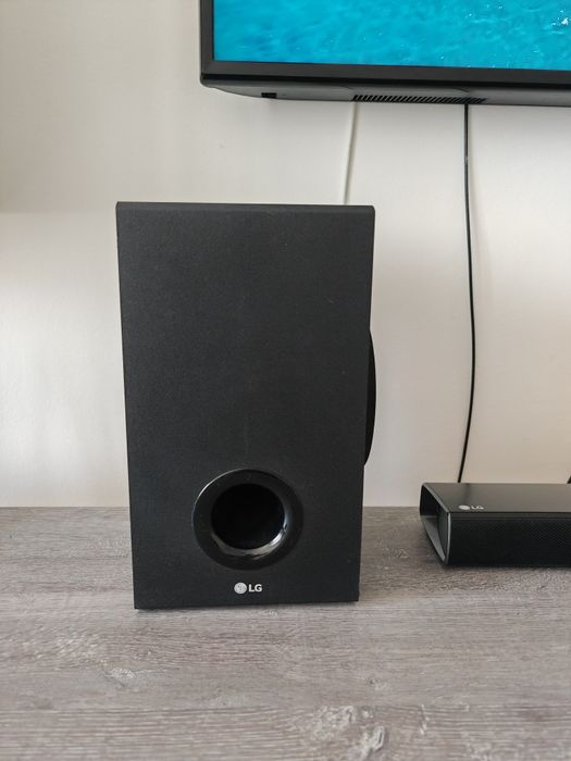Vând Sound Bar LG