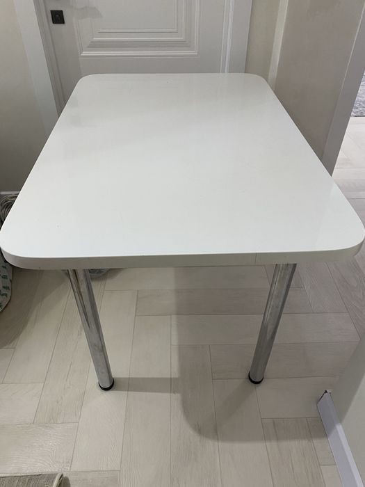 Продам Стол кухонный в хорошем качестве