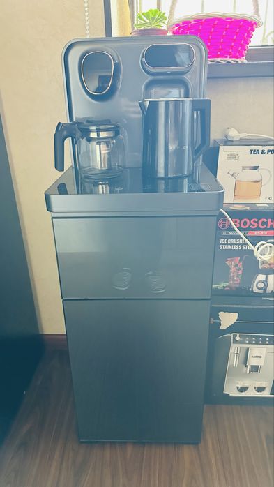 Кулер для воды снагревателем и охлаждением в хорошем состоянии для дом