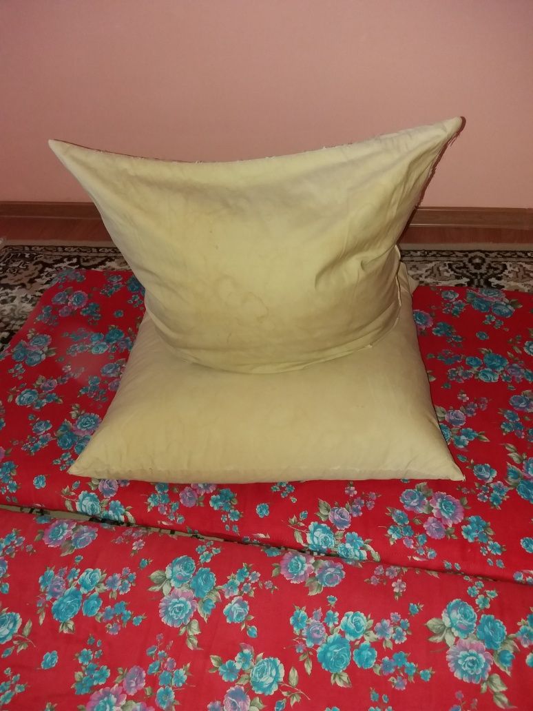 Продаю  одеяла верблюжьи, фабричные,российские и перовые подушки