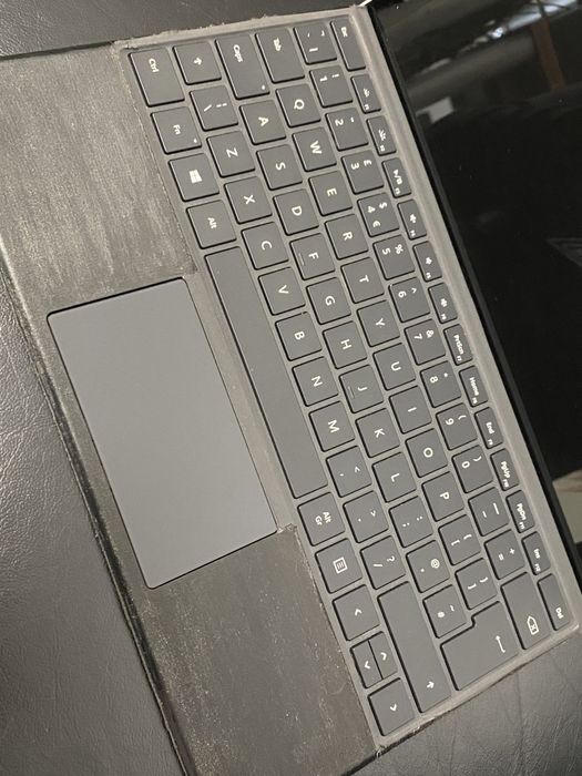 Dekstop-HODKJ7C / Surface Pro 4 / 4 GB RAM / Foarte bun