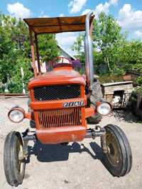 Vând tractor Fiat 300