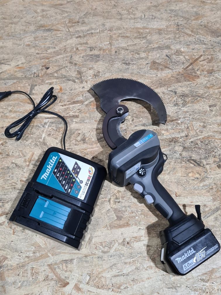 Taietor hidraulic pentru cabluri 65mm Makita