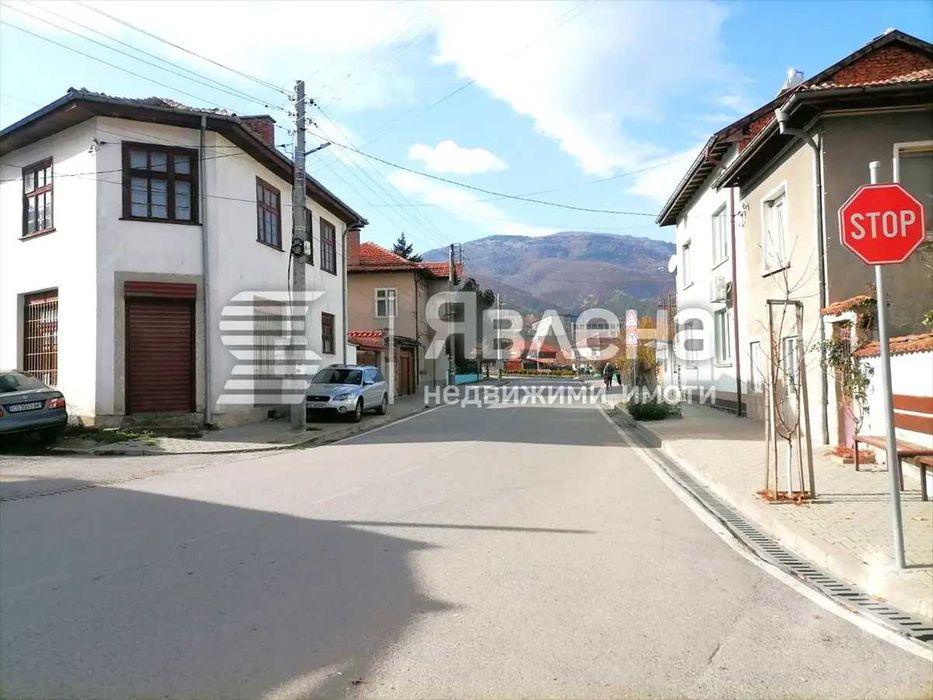 Продава Къща с. Костенец