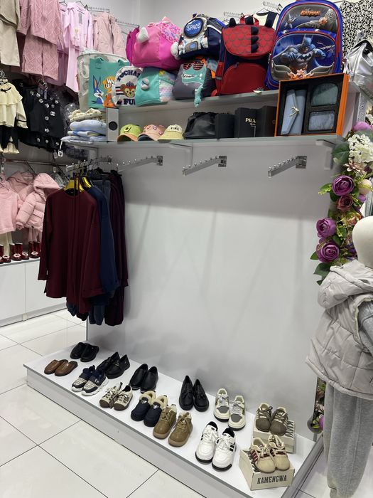 Kassa stol va stelajlar sotiladi