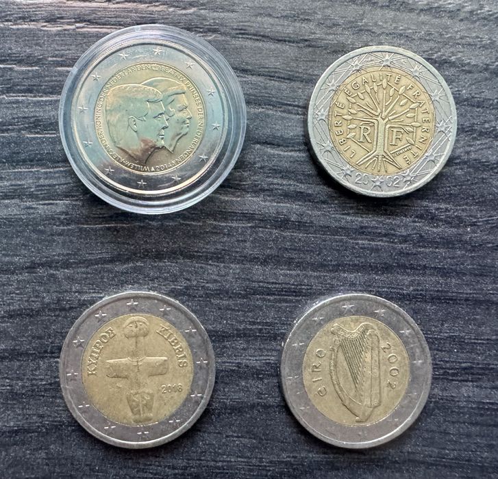 Продавам юбилейни 2 Евро монети