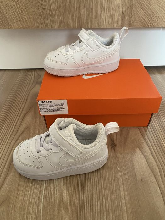 Обувки и маратонки NIKE