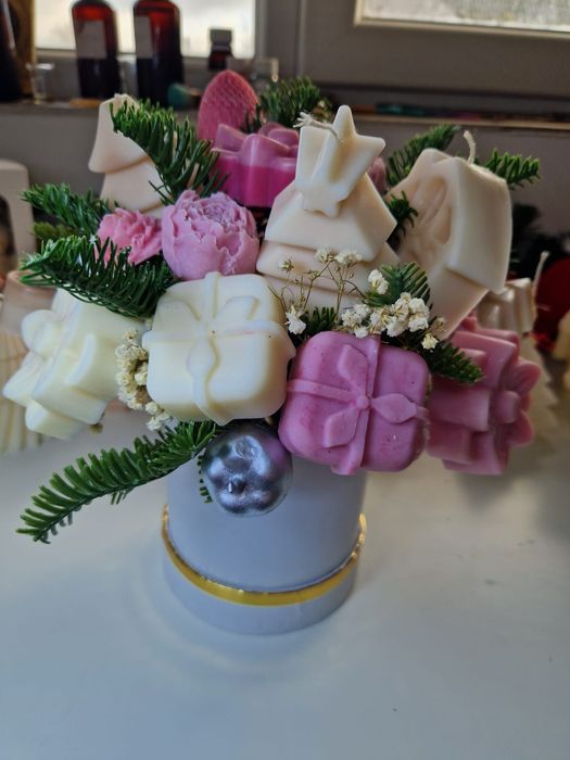 Aranjament cu flori din ceara