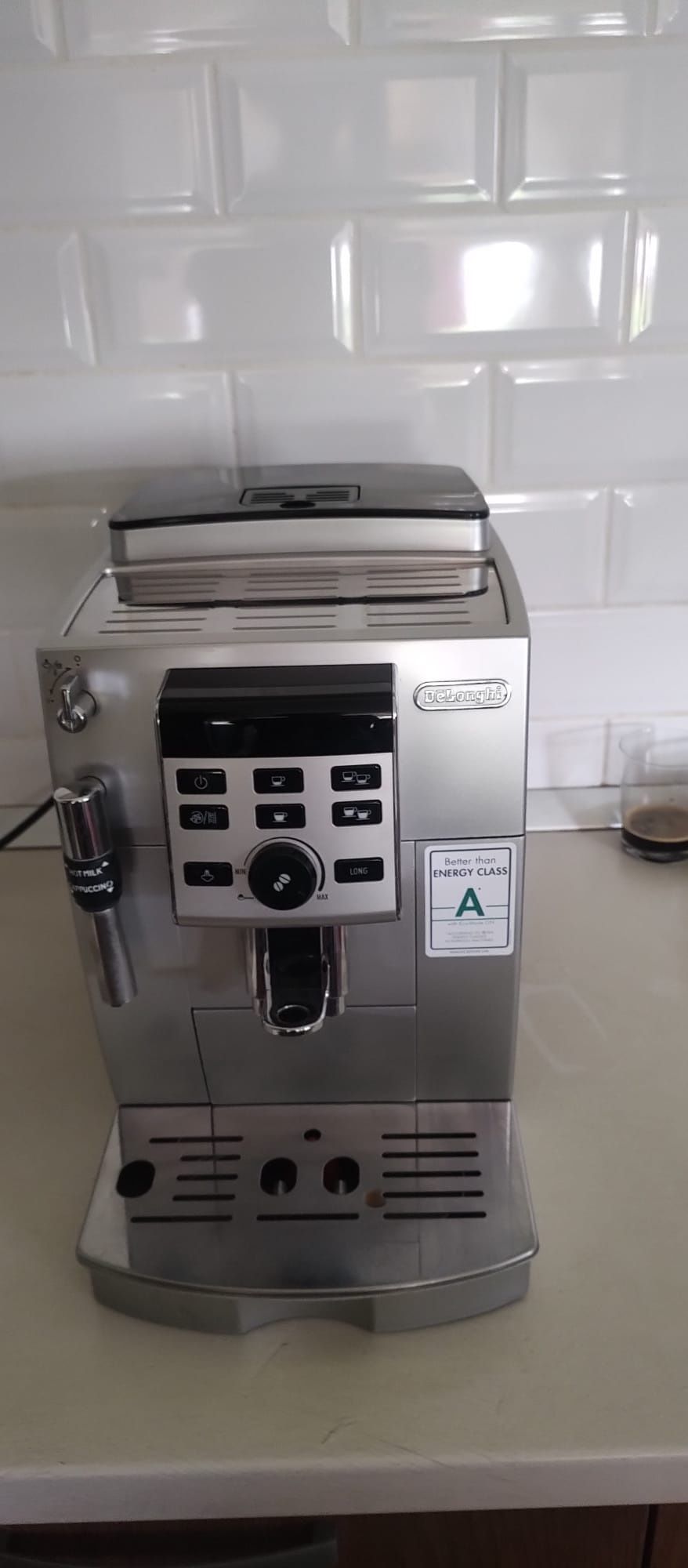 Espresor cafea cu macinare  DeLonghi