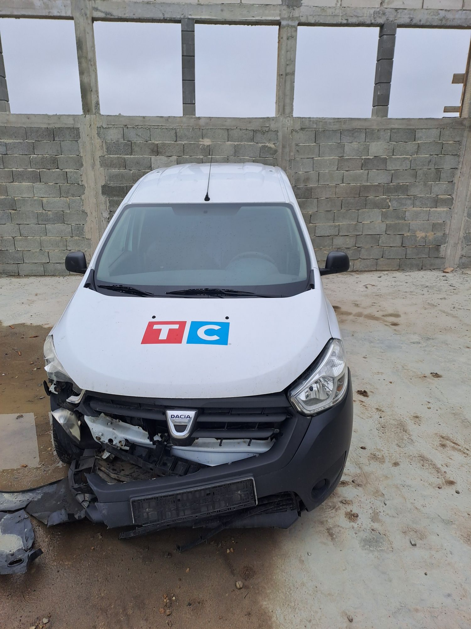 Dezmembrez Dacia Dokker  cod motor K9K-c6