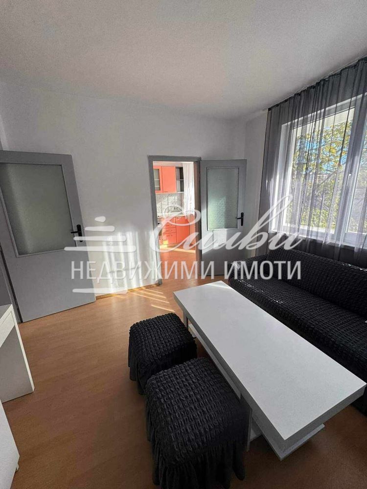 Дава се под наем Тристаен апартамент в Шумен, Център - 80 кв.м за 306 € - Снимка #4