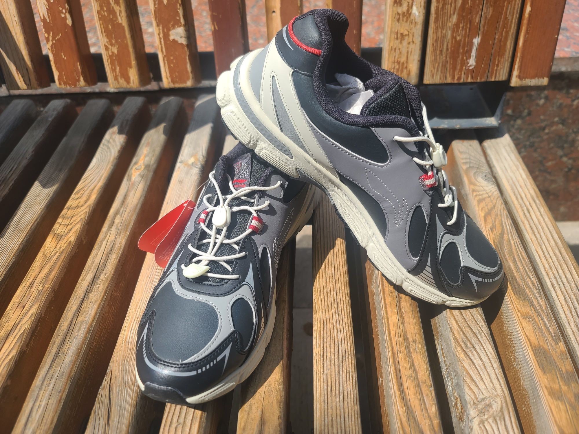 Lining krossofka / Lining кроссовки